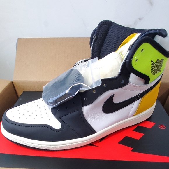 Nike Jordan 1 High RETRO University Gold Volt NEW main image 7